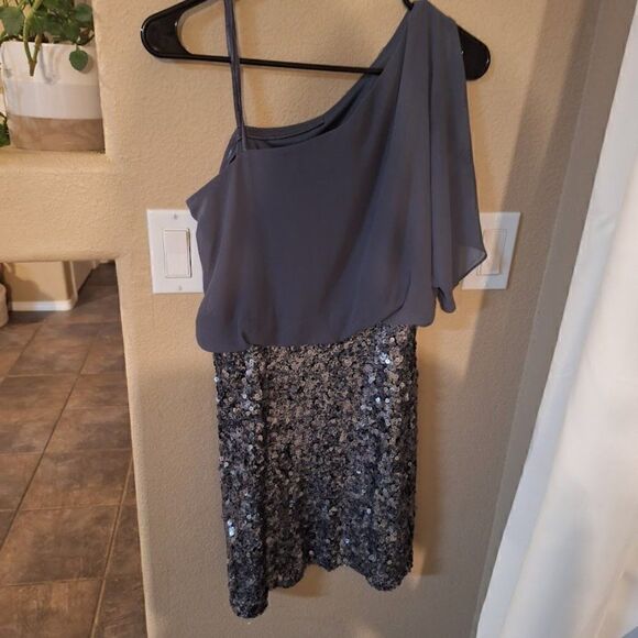 Aidan Mattox Sequin one shoulder dress size 4 - Picture 4 of 6
